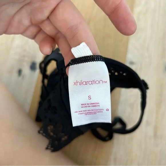 Xhilaration Black Triangle Bikini Top Size Small - Picture 5 of 5